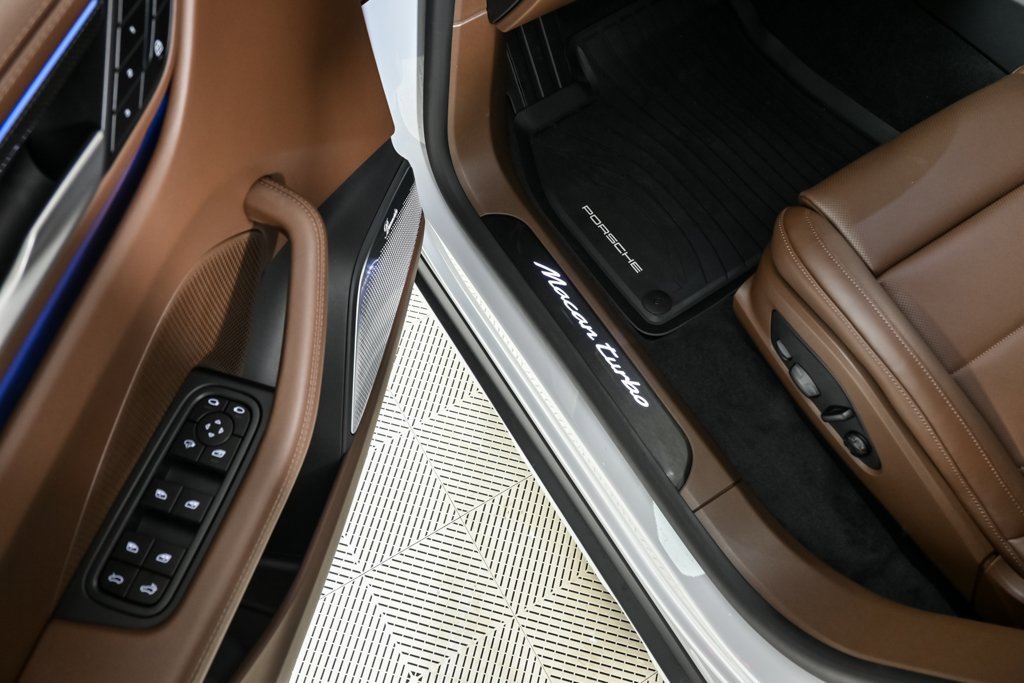New 2025 Porsche Macan Turbo Electric image 8