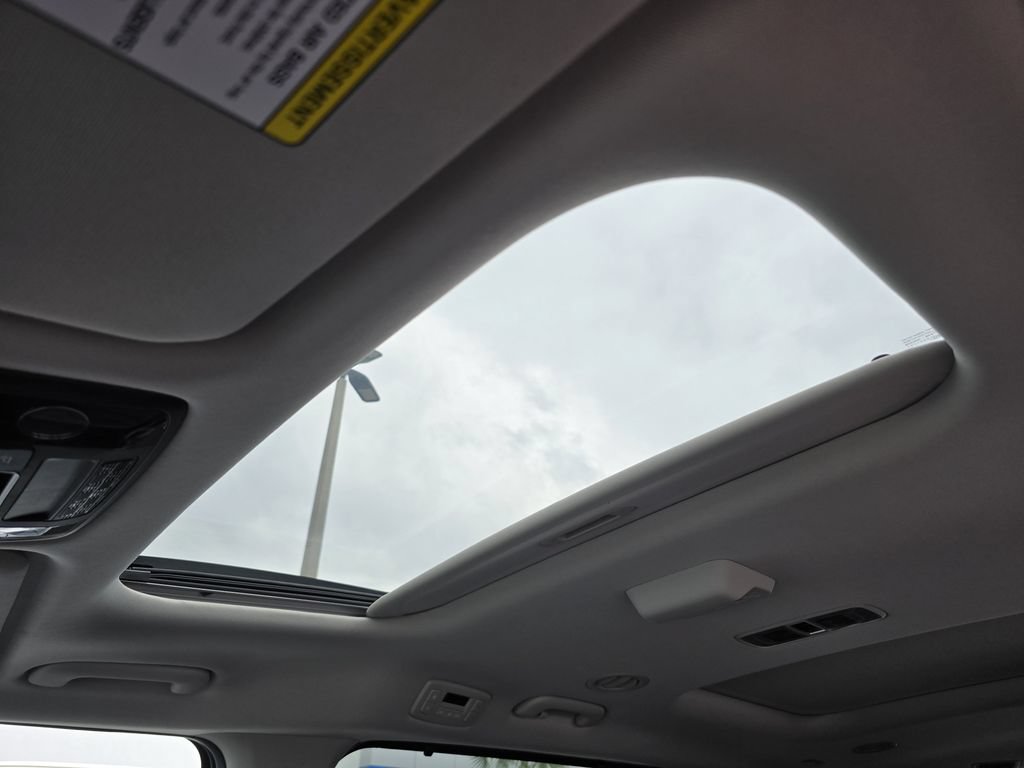 Certified 2025 Kia Carnival SX Prestige FWD image 24