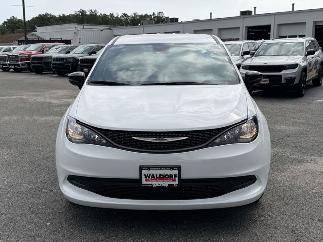 New 2027 Chrysler Pacifica LX FWD image 6