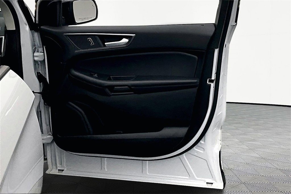 Used 2022 Ford Edge SE w/ Black Appearance Package image 24