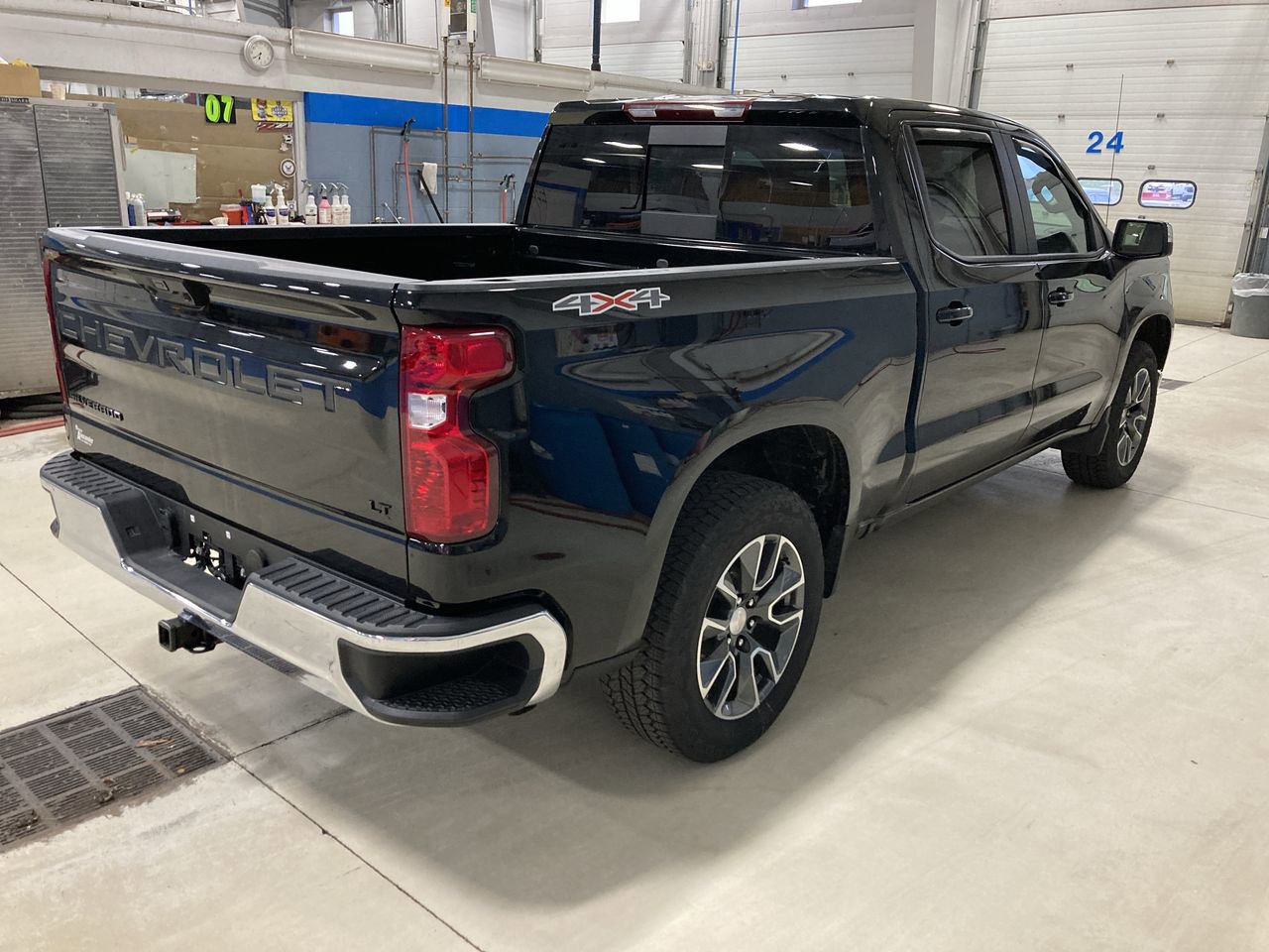 Used 2025 Chevrolet Silverado 1500 LT w/ All Star Edition Plus AWD/4WD image 7