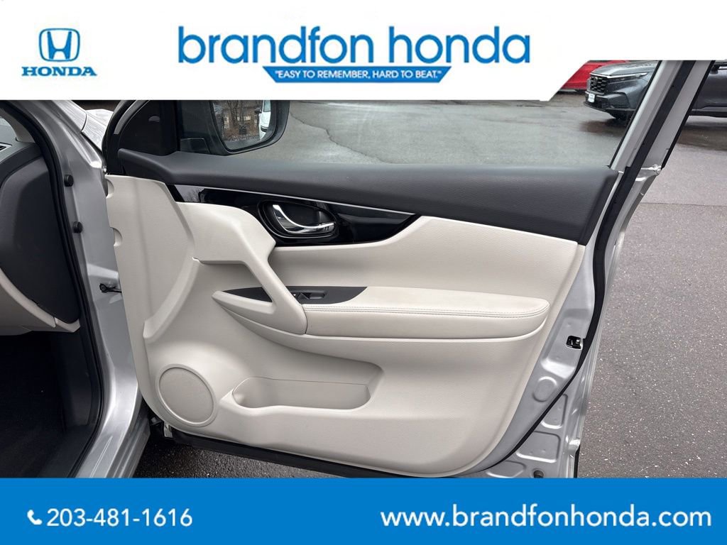 Used 2022 Nissan Rogue Sport SL w/ Premium Package image 8