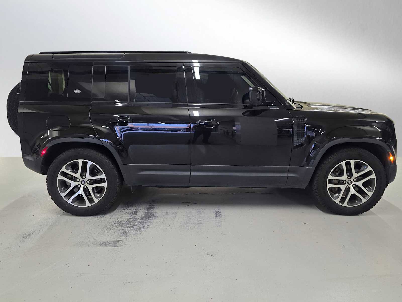 Used 2020 Land Rover Defender 110 HSE image 7