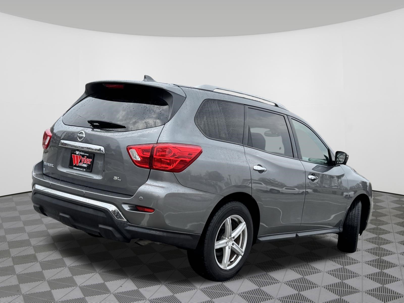 Certified 2020 Nissan Pathfinder SL image 3