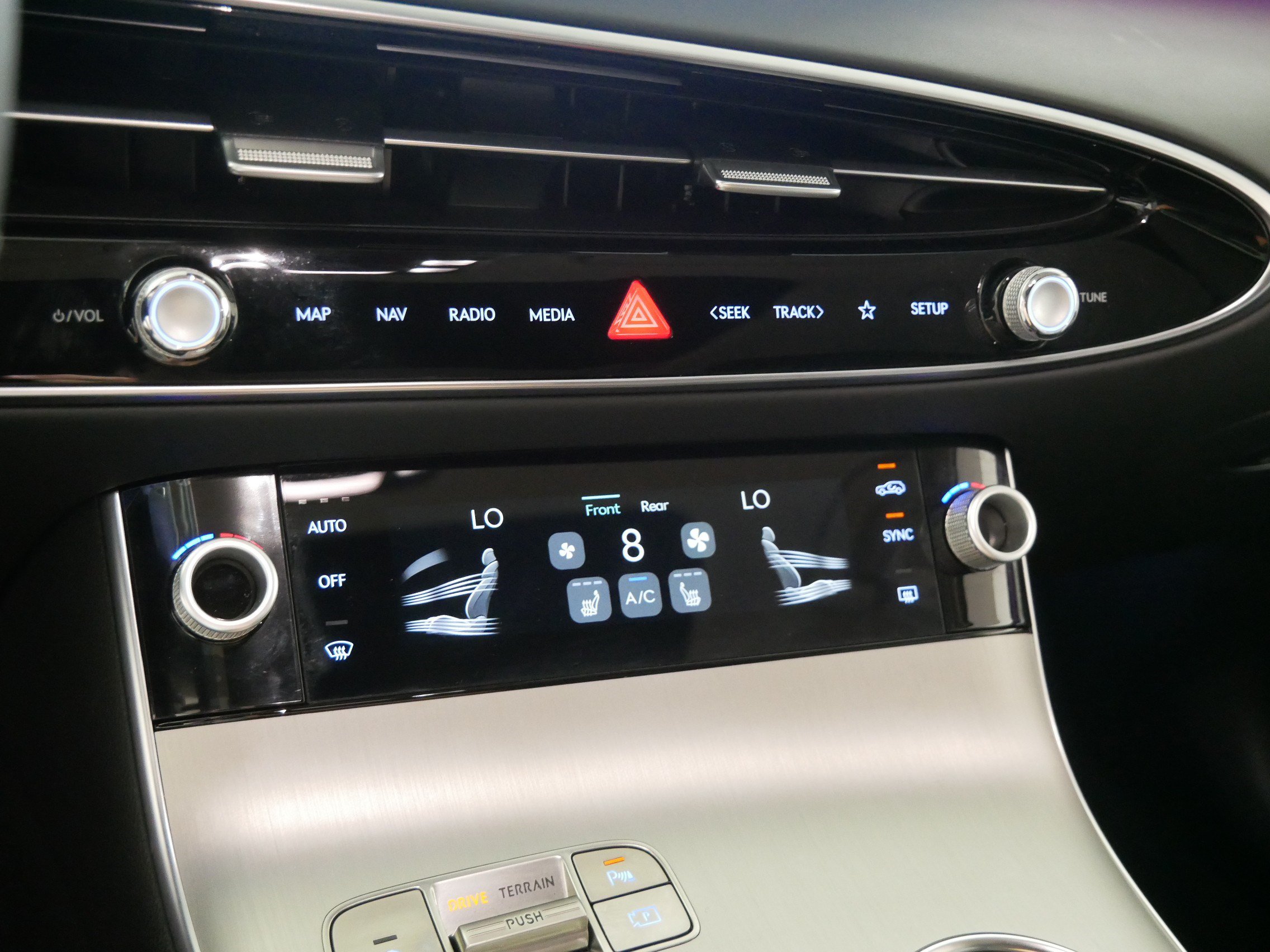 Certified 2026 Genesis GV70 2.5T Select AWD/4WD image 23