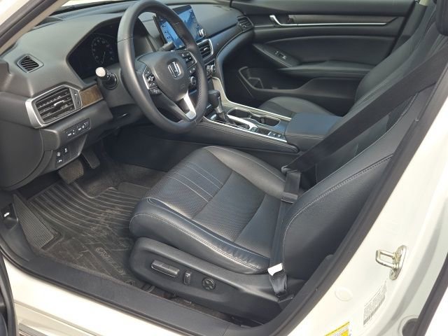Used 2018 Honda Accord Touring image 12
