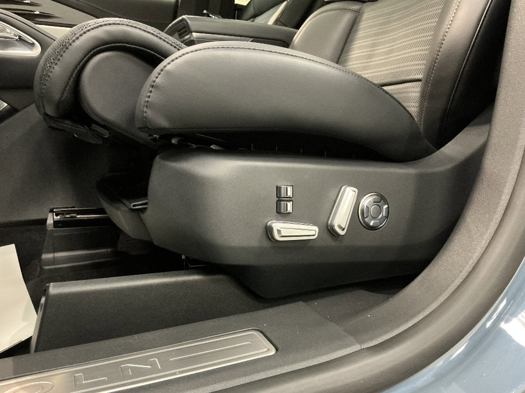 Used 2026 Lincoln Nautilus Reserve AWD/4WD image 22