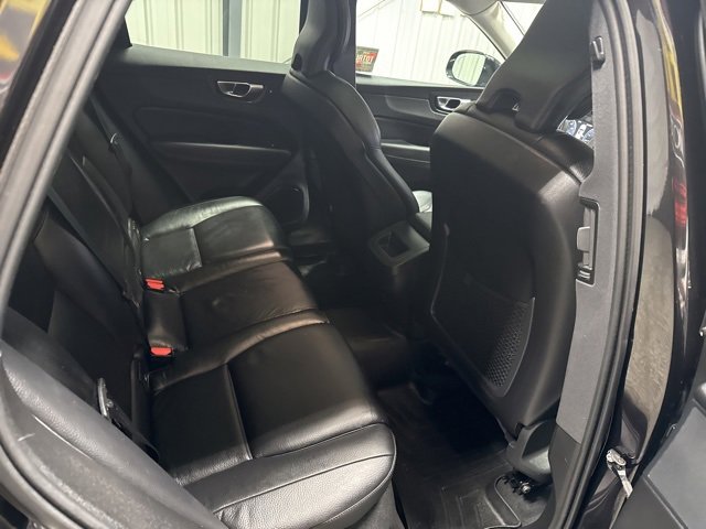 Used 2021 Volvo XC60 T5 Momentum w/ Protection Package Premier image 24
