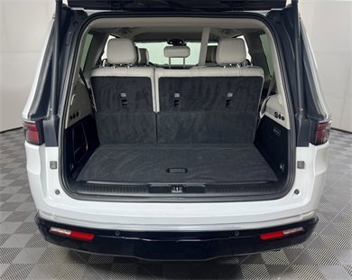Used 2024 Jeep Wagoneer Series III w/ Flexible Seating Group image 10