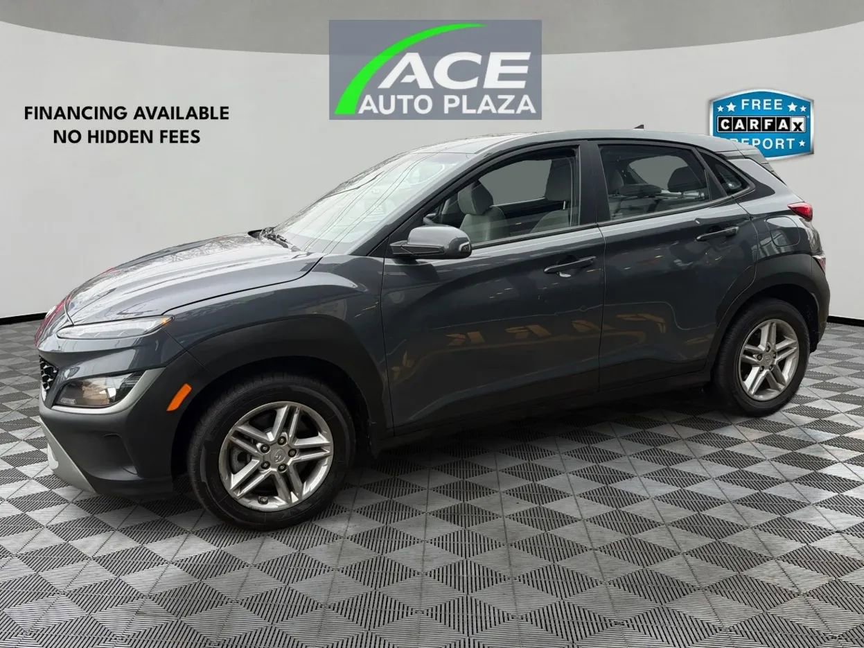 Used 2023 Hyundai Kona SE image 2