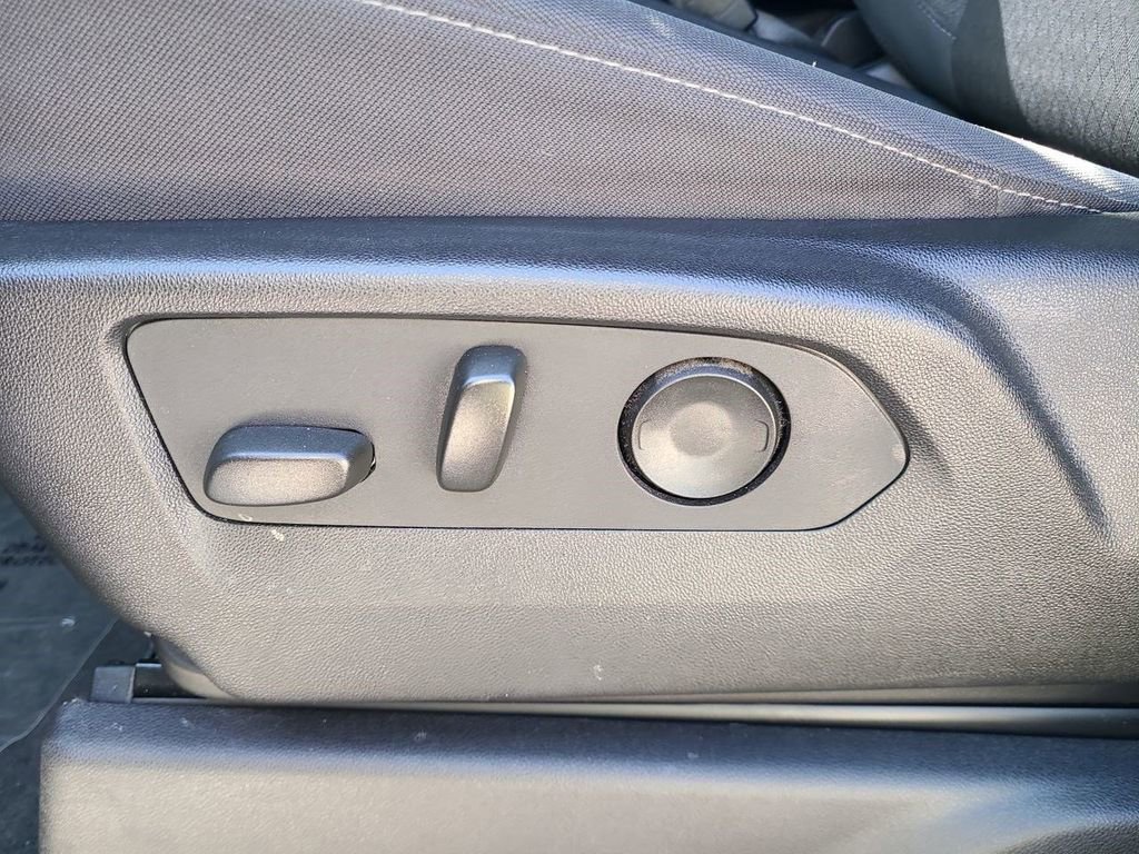 Used 2024 Chevrolet Silverado 2500 Custom w/ Custom Value Package image 26