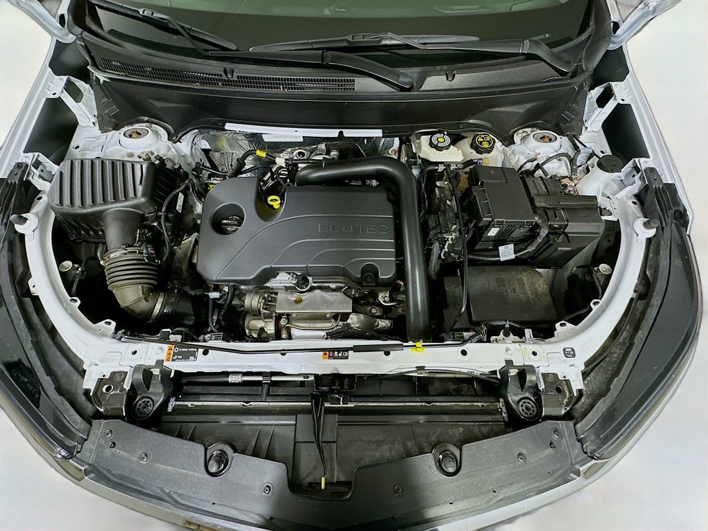 Used 2023 Chevrolet Equinox LS w/ Driver Confidence II Package FWD image 9