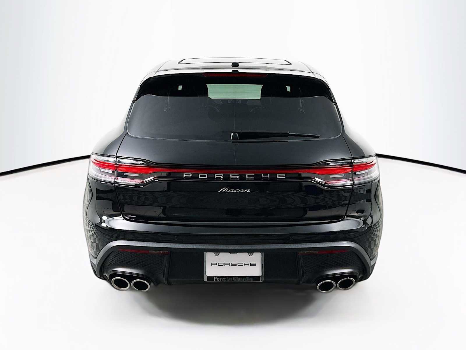 Certified 2025 Porsche Macan image 10