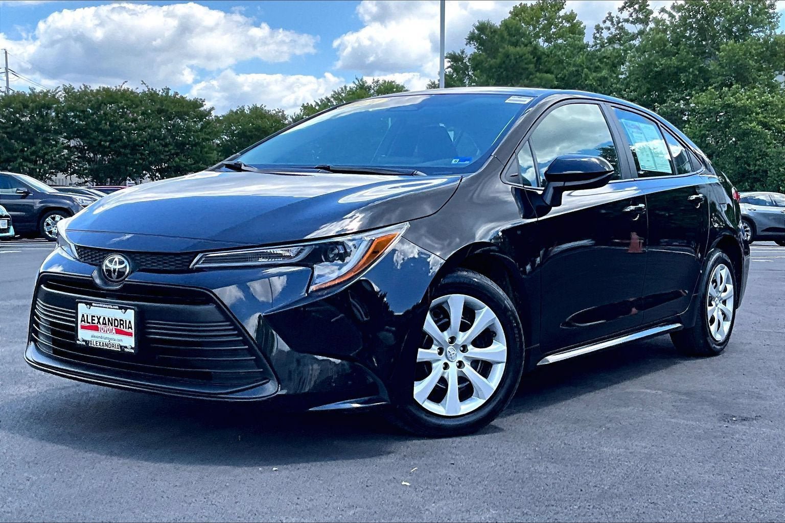 Used 2024 Toyota Corolla LE FWD video 1