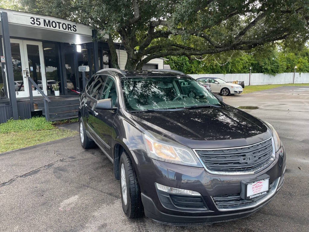 Used 2017 Chevrolet Traverse LS FWD image 3