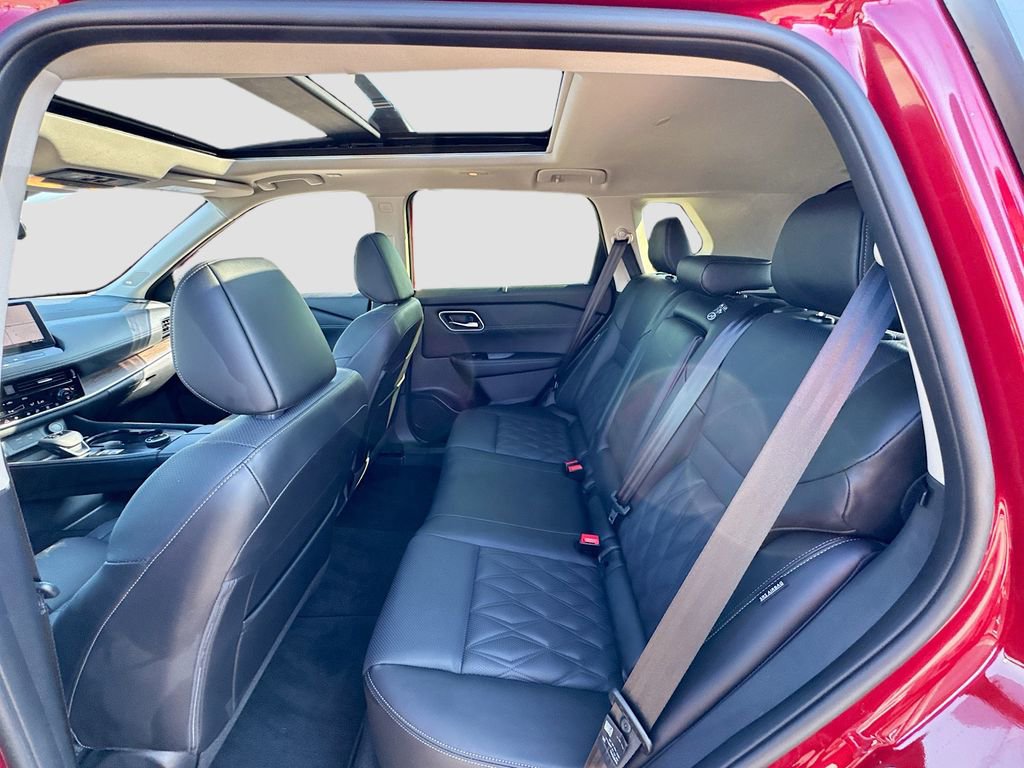 Used 2026 Nissan Rogue Platinum w/ Platinum Premium Package image 14