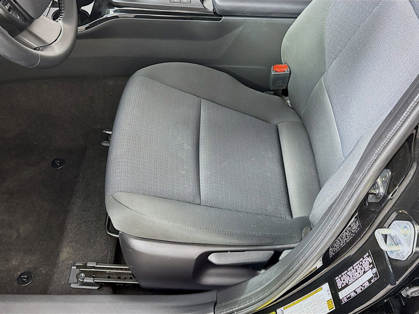Used 2025 Toyota Prius LE FWD image 13