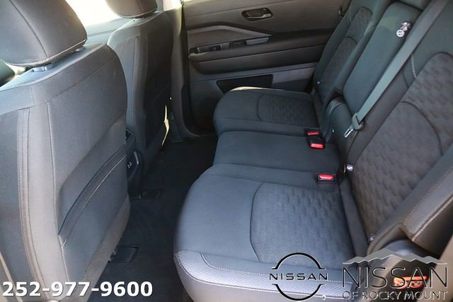 Used 2025 Nissan Pathfinder SV image 13