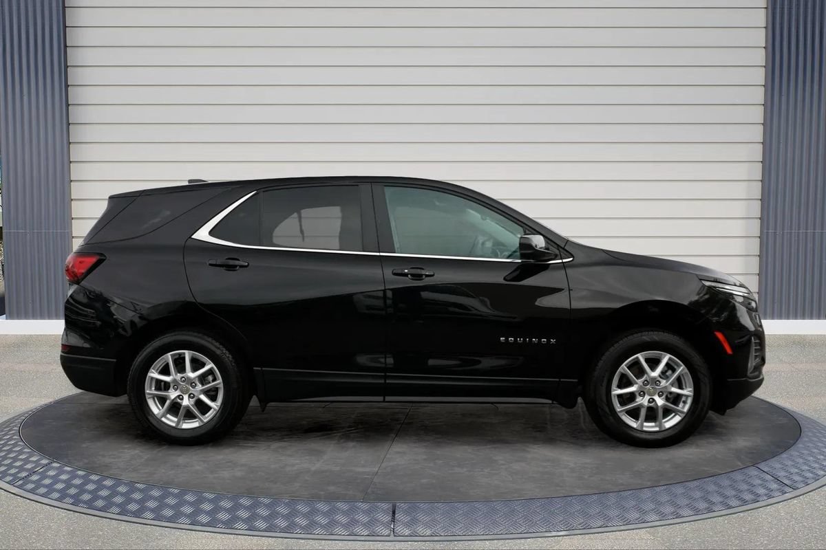 Used 2024 Chevrolet Equinox LT AWD/4WD image 8