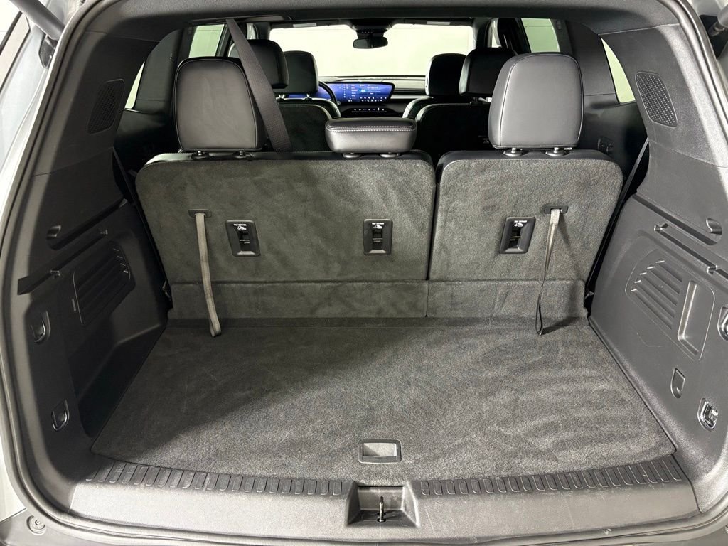 Used 2025 Buick Enclave Preferred FWD image 39