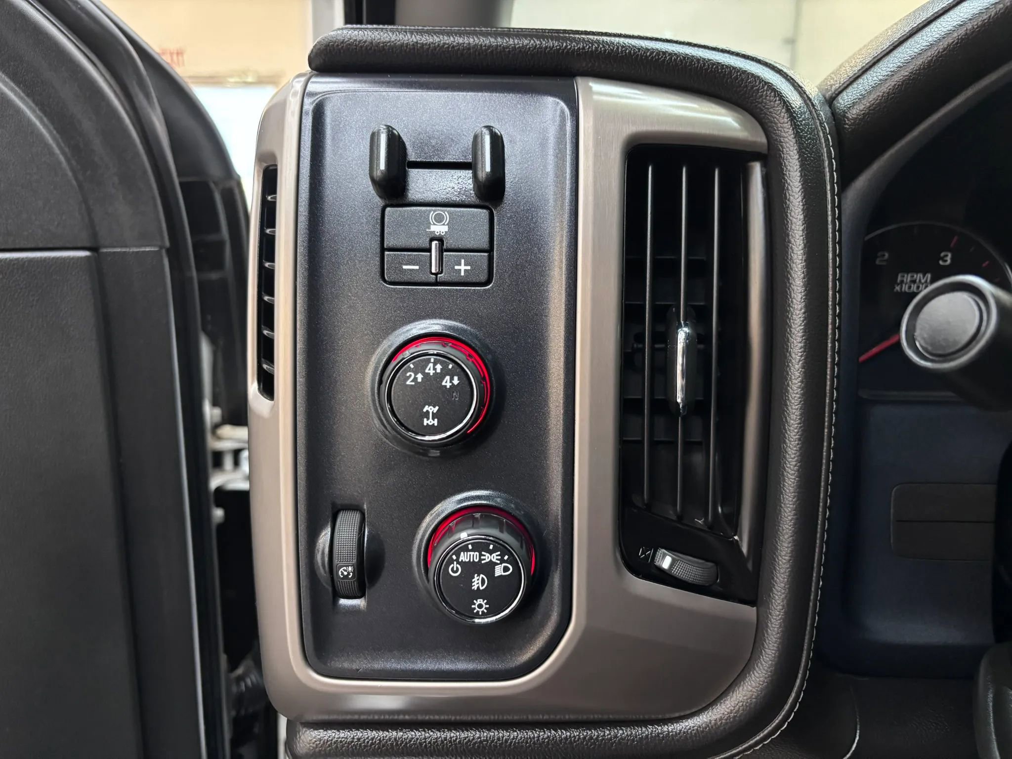 Used 2016 GMC Sierra 2500 Denali w/ Duramax Plus Package AWD/4WD image 19