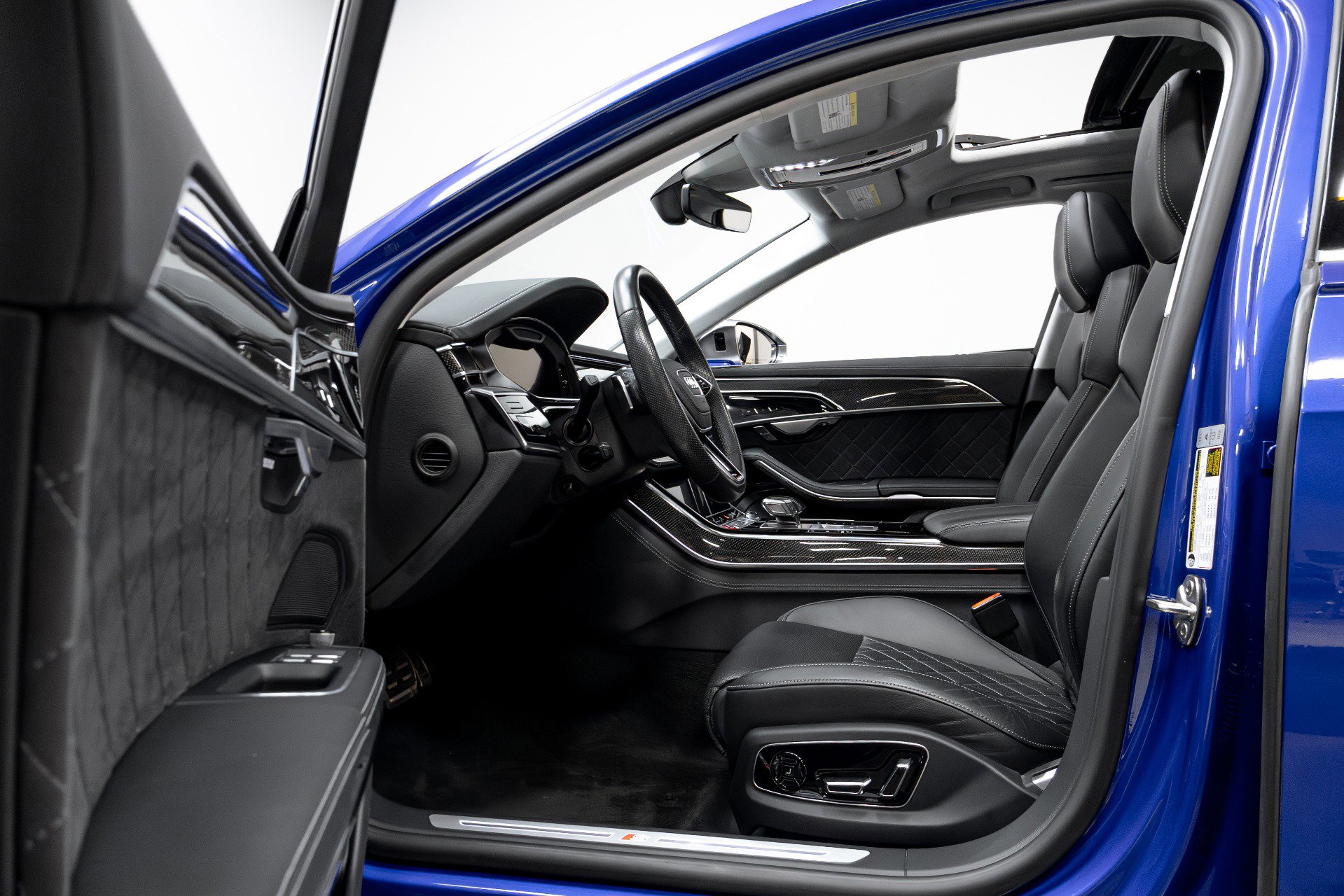 Used 2023 Audi S8 image 5