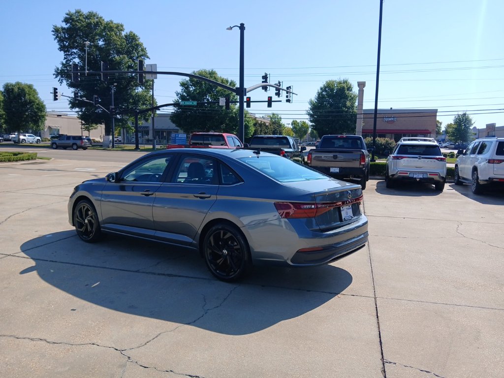 New 2027 Volkswagen Jetta SE FWD image 5