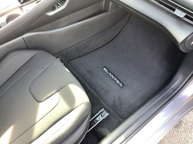 Used 2025 Hyundai Elantra SEL w/ Cargo Package FWD image 22