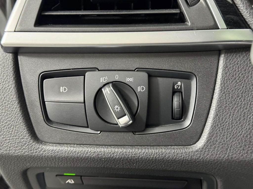 Used 2018 BMW 340i xDrive Sedan w/ Premium Package AWD/4WD image 19