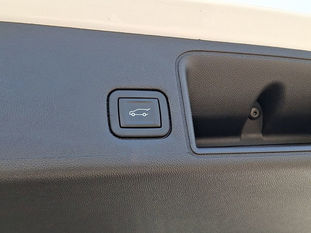 Used 2024 GMC Terrain SLT image 29