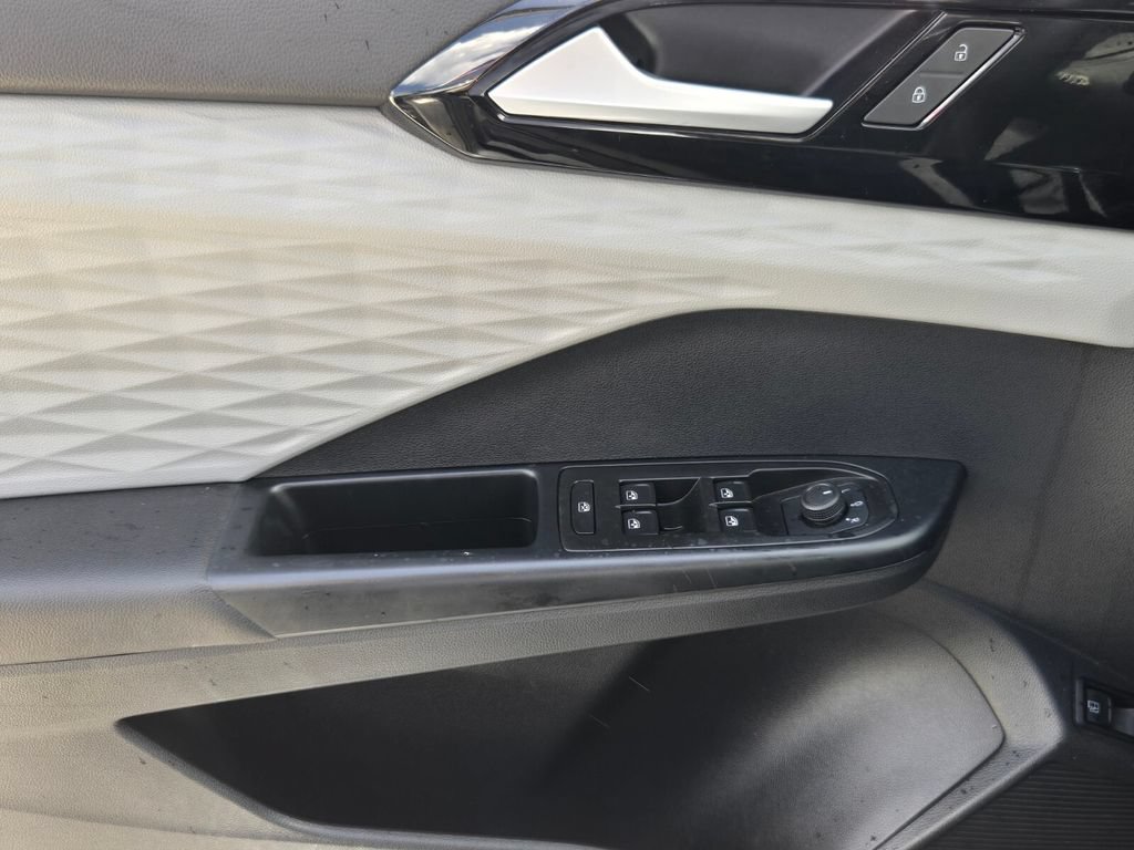 Certified 2023 Volkswagen Taos S FWD image 27