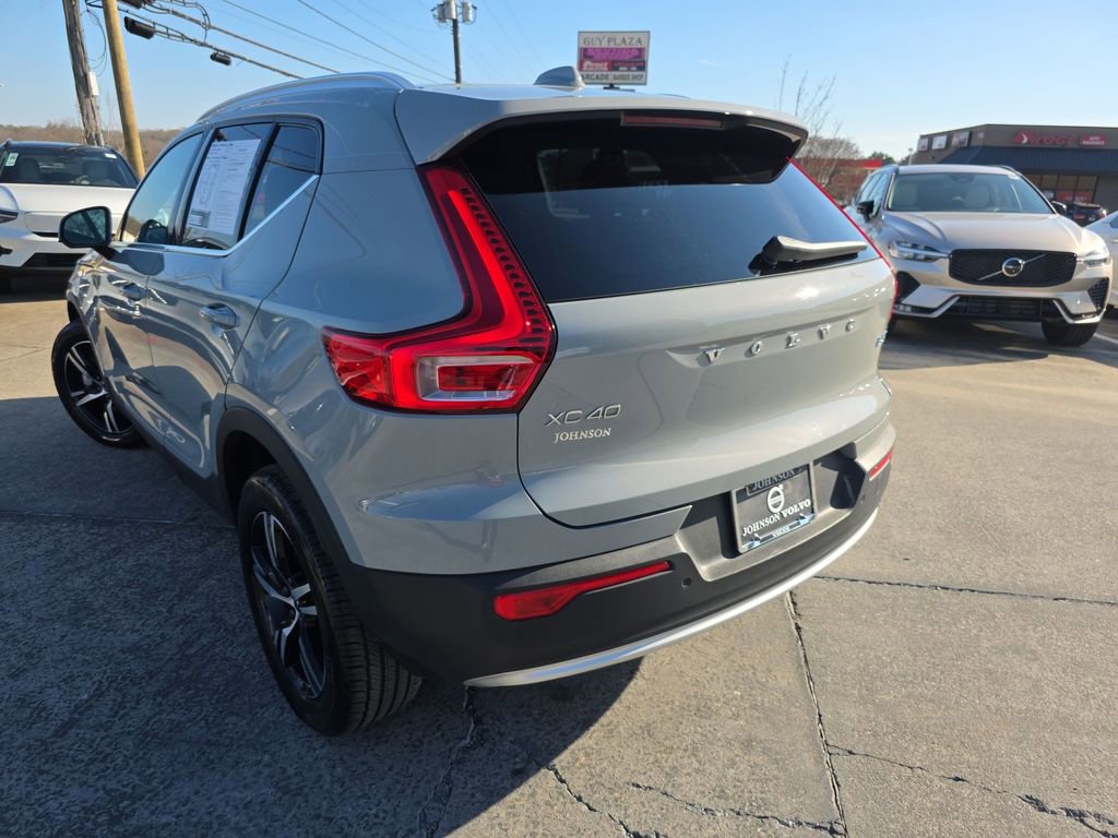 Used 2025 Volvo XC40 B5 Core image 37