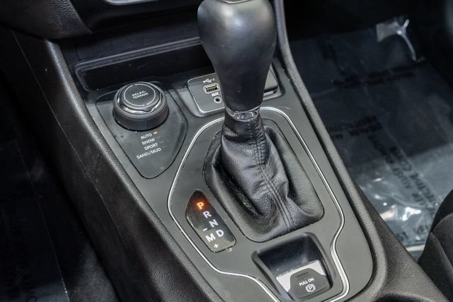Used 2021 Jeep Cherokee Latitude Lux w/ Comfort/Convenience Group AWD/4WD image 27