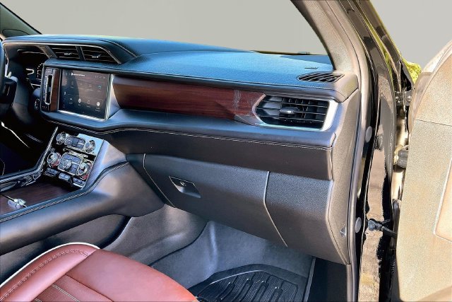 Used 2024 GMC Yukon Denali Ultimate AWD/4WD image 19
