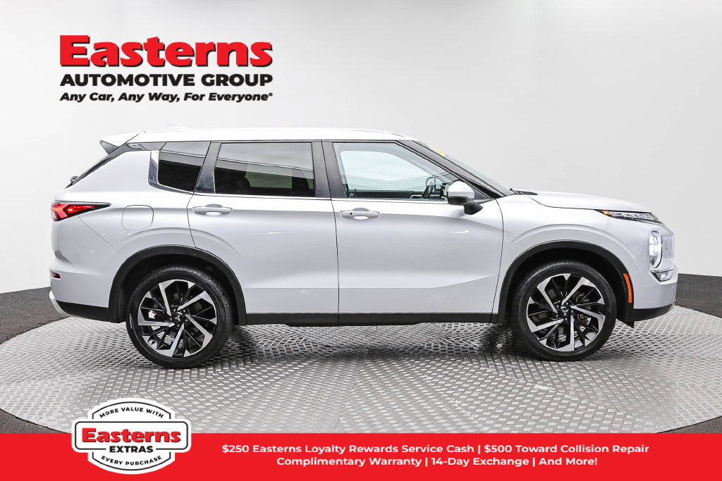 Used 2024 Mitsubishi Outlander SE AWD/4WD image 5