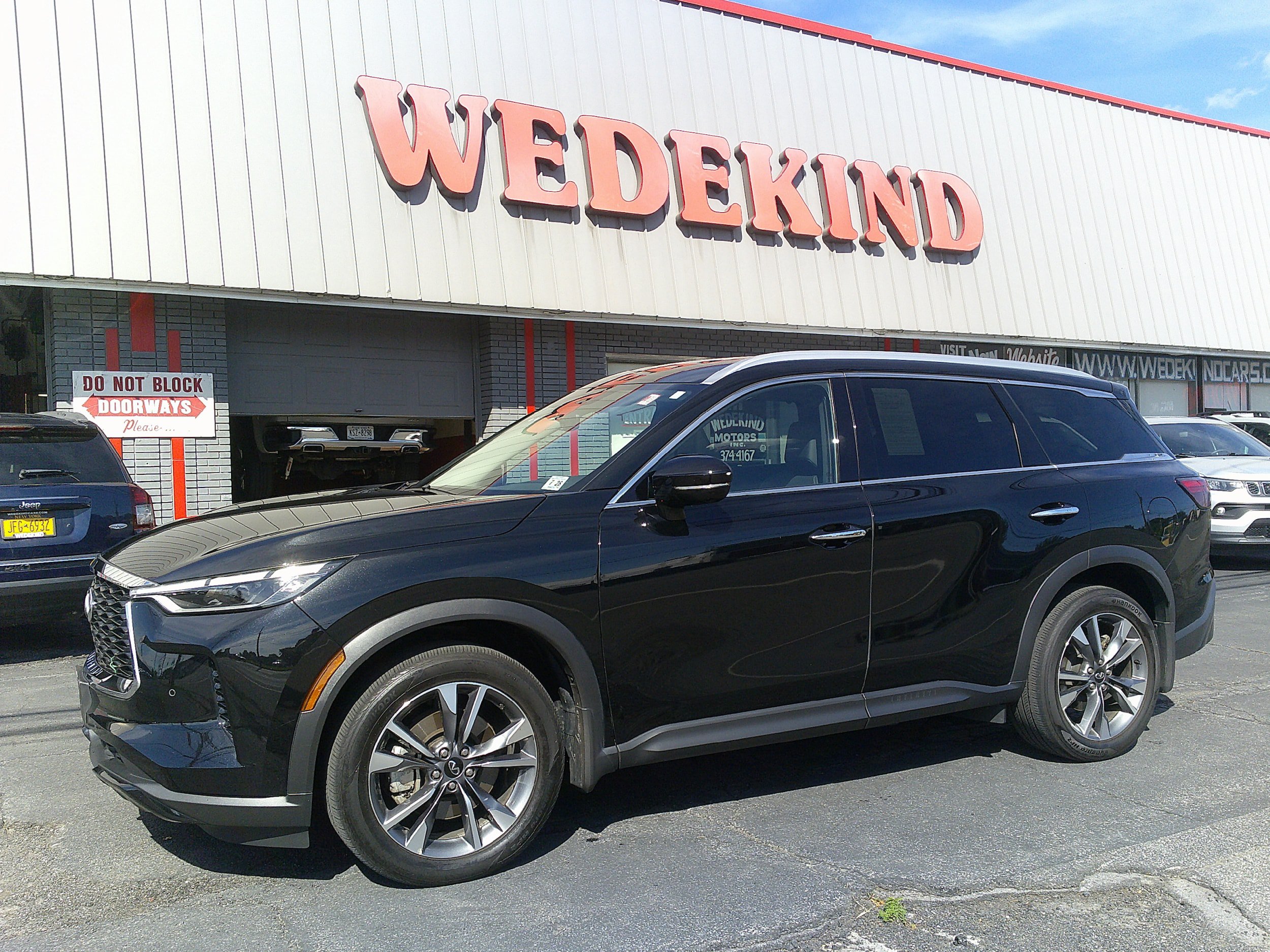 Used 2023 INFINITI QX60 Luxe w/ Cargo Package AWD/4WD image 1