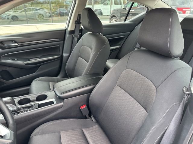 Used 2025 Nissan Altima 2.5 SV FWD image 23