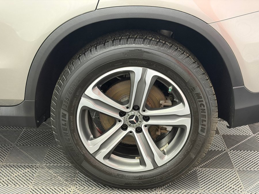 Used 2019 Mercedes-Benz GLC 300 4MATIC w/ Premium Package image 36