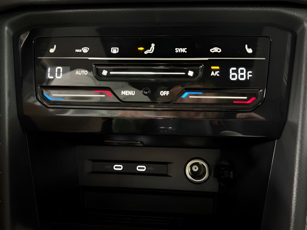 New 2025 Volkswagen Taos SE image 21