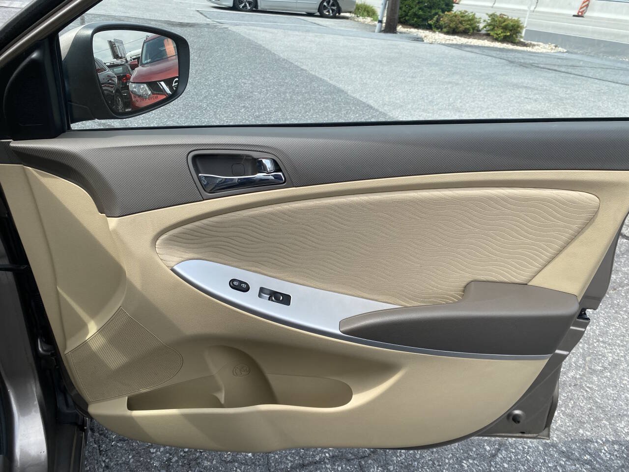 Used 2014 Hyundai Accent GLS w/ Option Group 2 FWD image 16