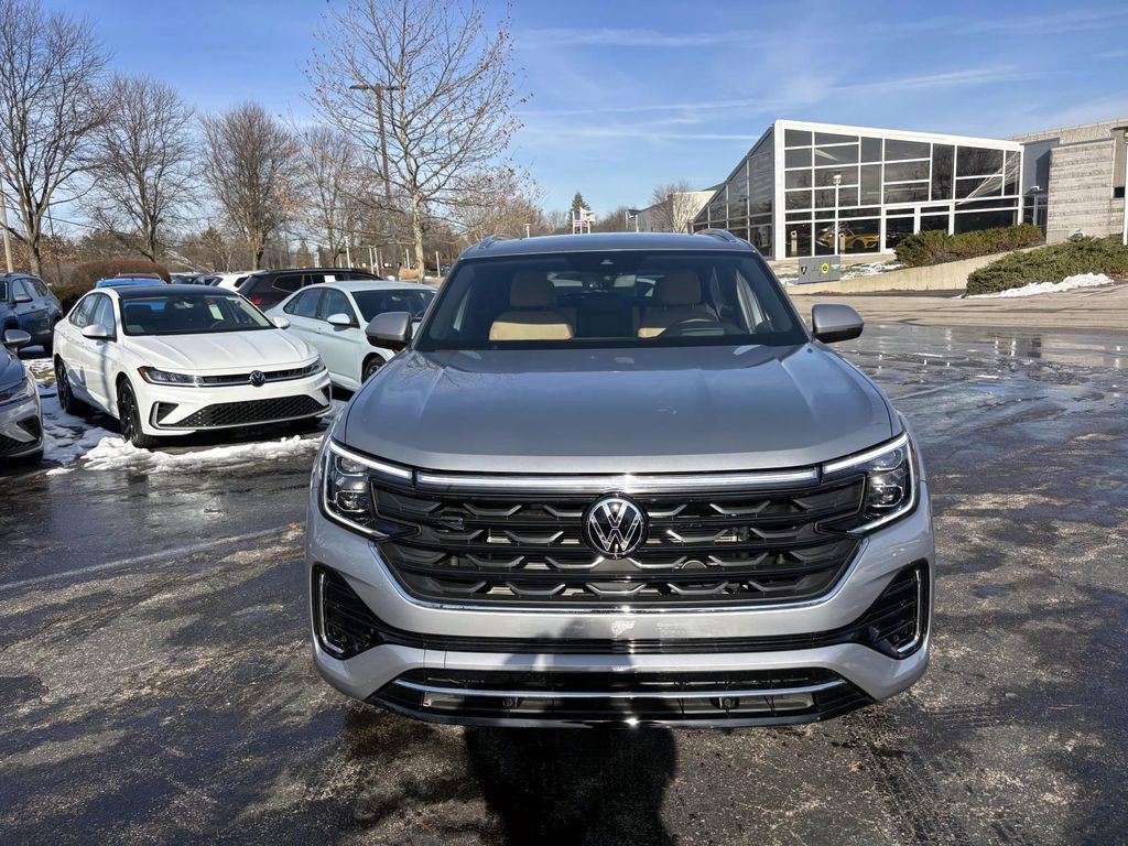 Used 2024 Volkswagen Atlas Cross Sport SEL R-Line image 2