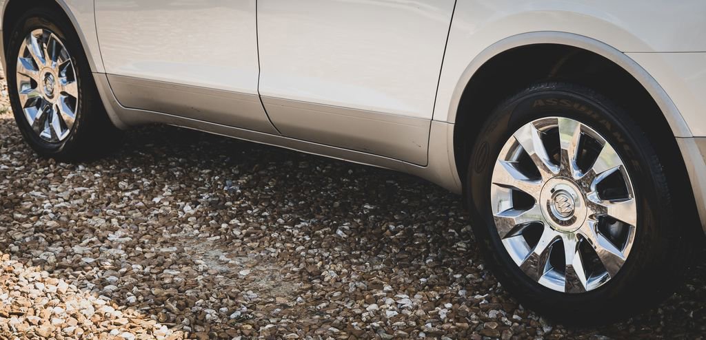 Used 2011 Buick Enclave CXL image 7