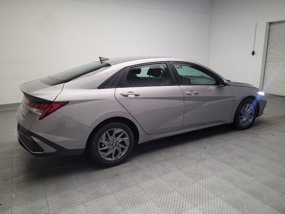 Used 2024 Hyundai Elantra Blue FWD image 10
