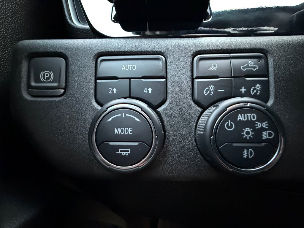 Used 2023 Chevrolet Silverado 1500 LTZ w/ Technology Package AWD/4WD image 21