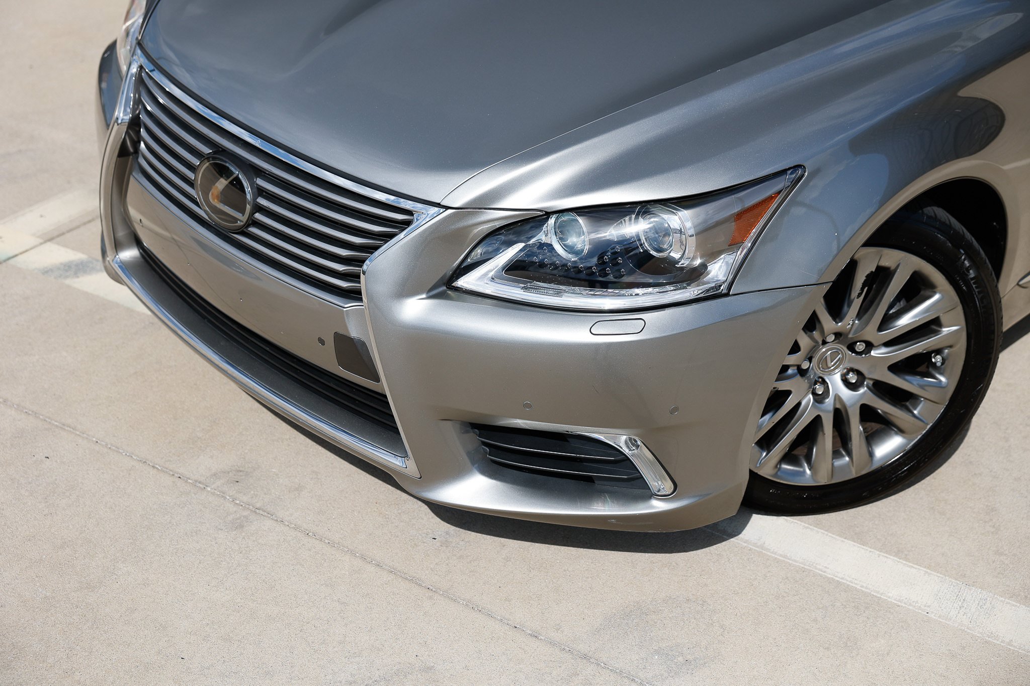Used 2016 Lexus LS 460 w/ Comfort Package RWD image 42