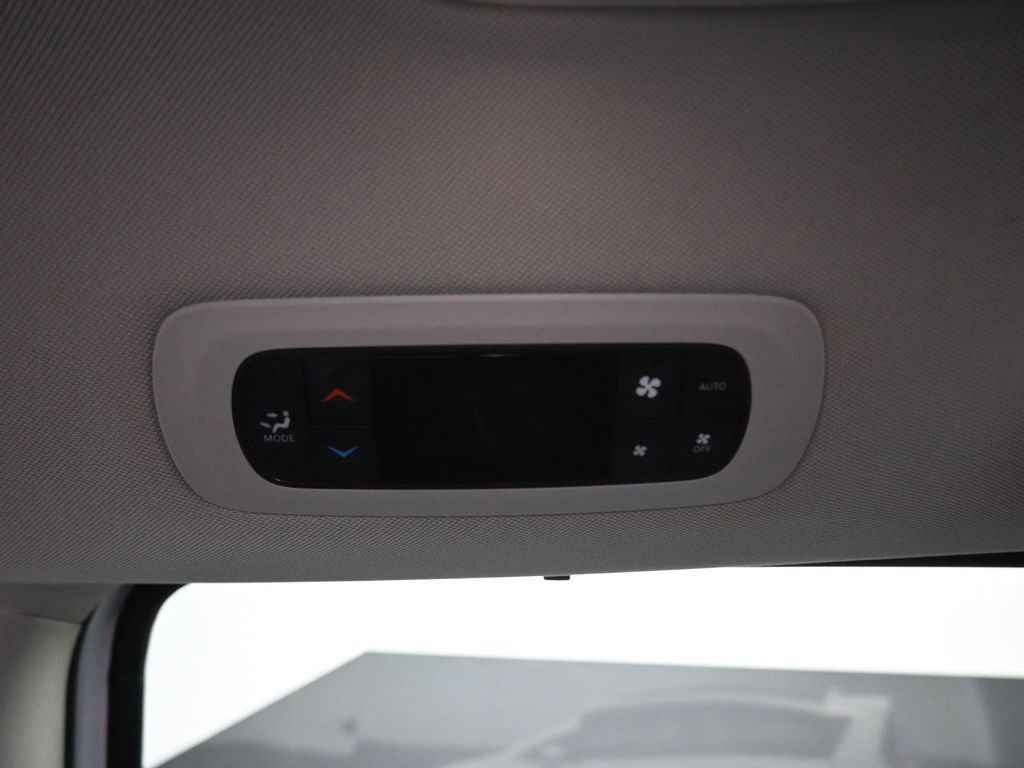 Used 2022 Chrysler Pacifica Touring-L image 39