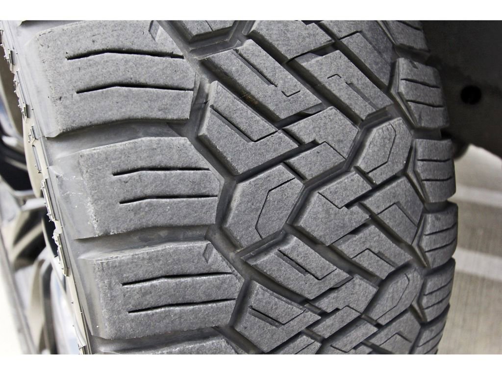 Used 2025 Cadillac Escalade Sport Platinum w/ LPO, ONYX Package image 28