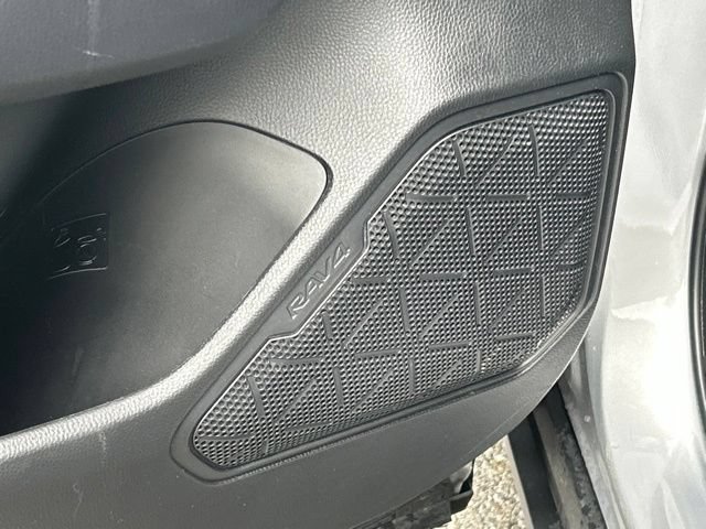 Used 2025 Toyota RAV4 XLE AWD/4WD image 28