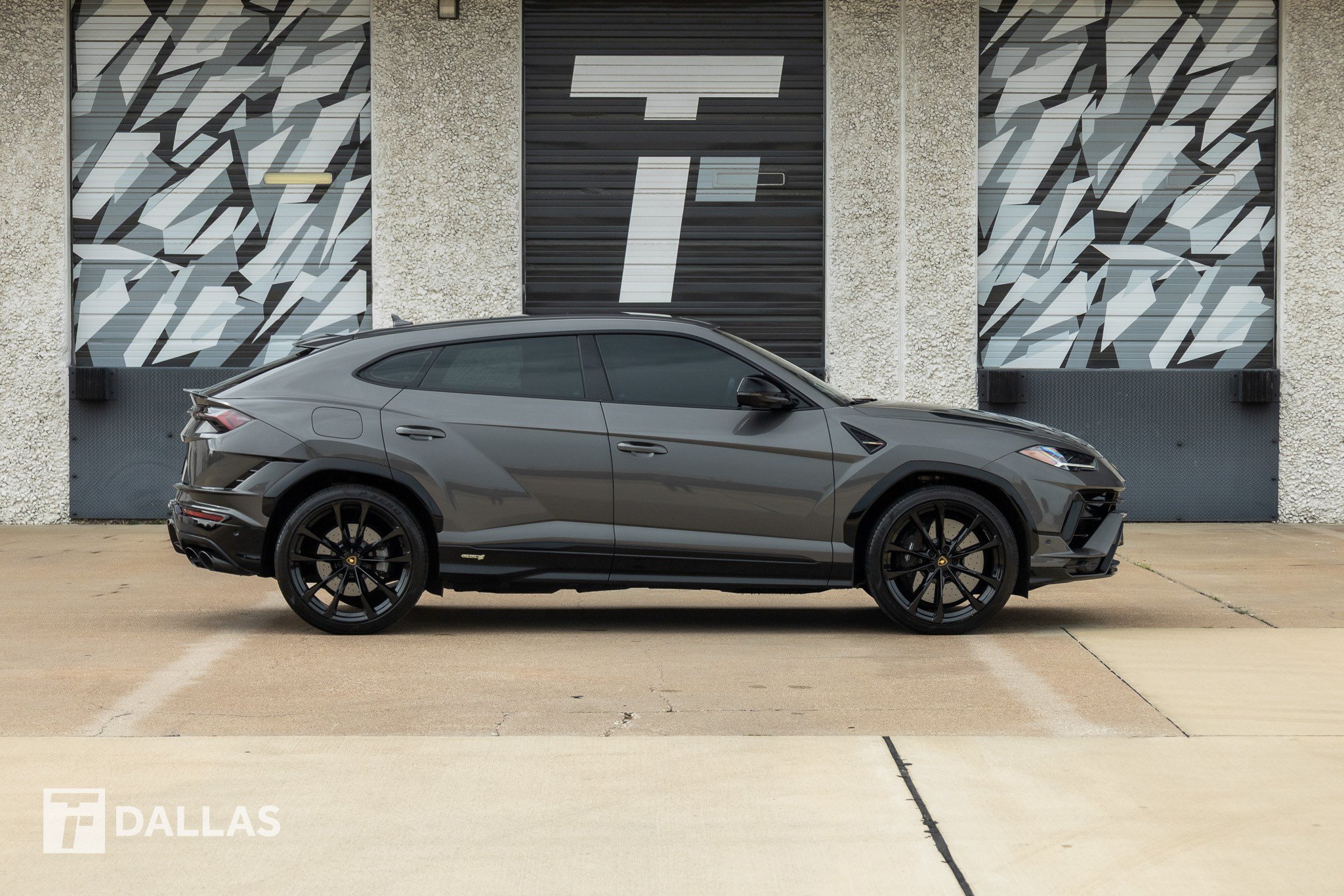 Used 2024 Lamborghini Urus S AWD/4WD image 2