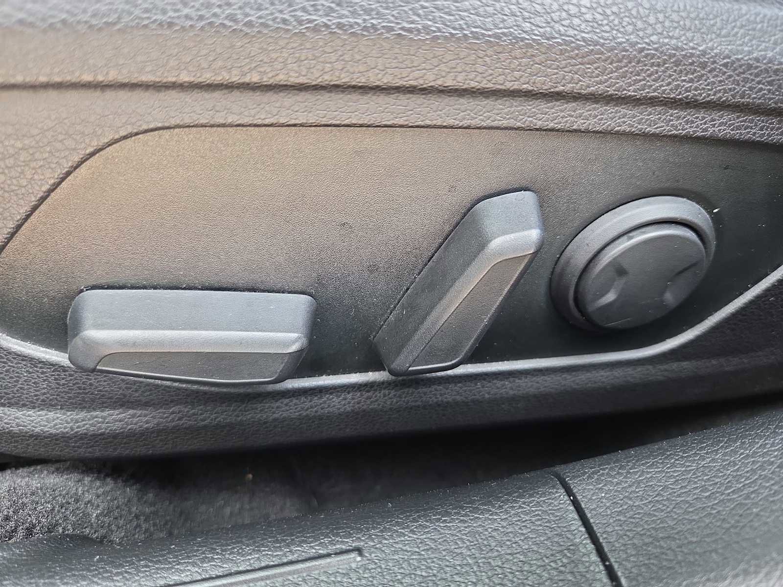 Used 2021 Hyundai Sonata Limited w/ Preferred Accessory Package image 17